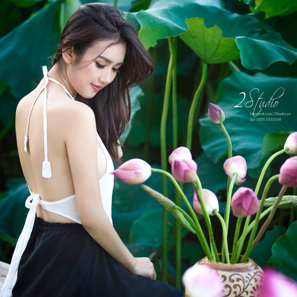 Gai Dep Tỏa Sáng Hình Thể Quyến Rũ Trong Mùa Hè Sôi Động