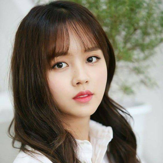 Vẻ Đẹp Vượt Thời Gian Hình Ảnh Cô Gái Yêu Đời Tạo Nên Nét Đẹp Truyền Thống Mê Hoặc Lòng Người