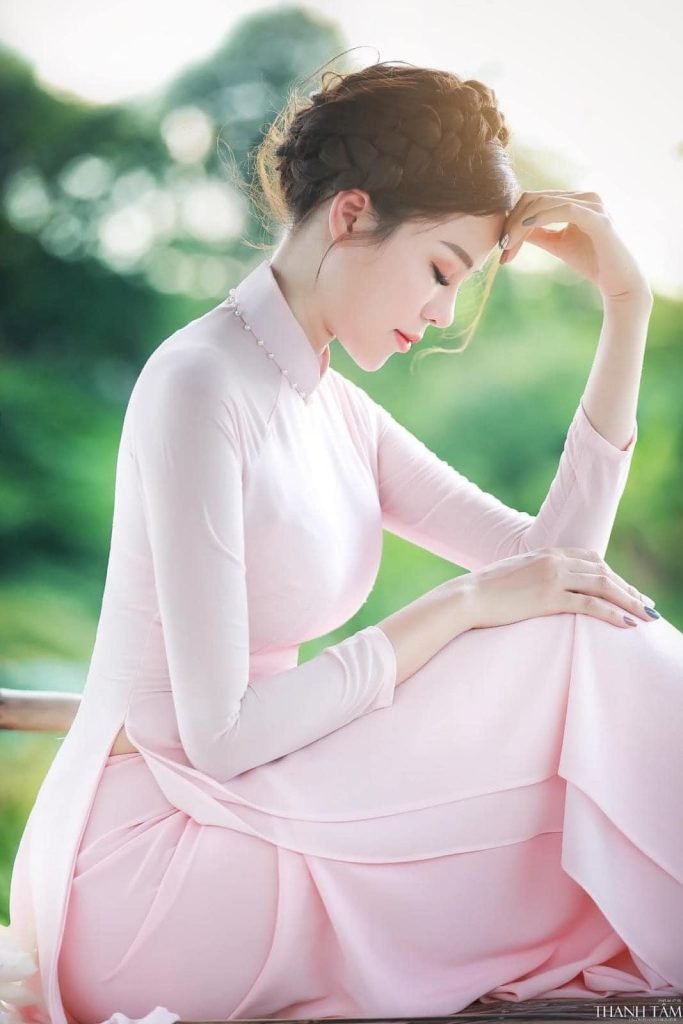 Hình Ảnh Gái Xinh Đeo Mắt Kính Đánh Giá Khách Quan Và Các Ảnh Hưởng Đến Xã Hội Ngày Nay